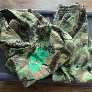Nike Sweats Boys size XL